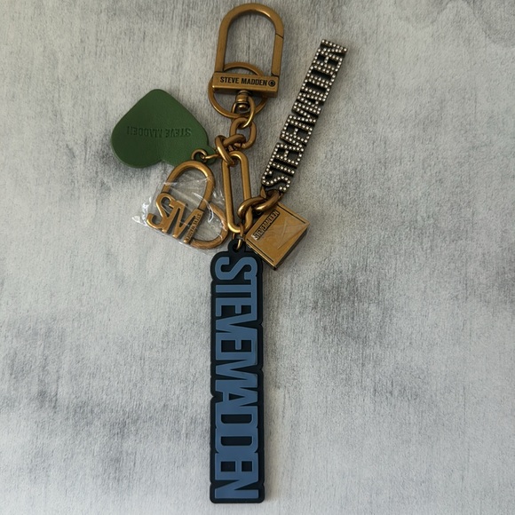 STEVE MADDEN METAL HANDBAG MULTI CHARM KEY CHAIN ACCENT GOLD NWOT - Picture 2 of 7